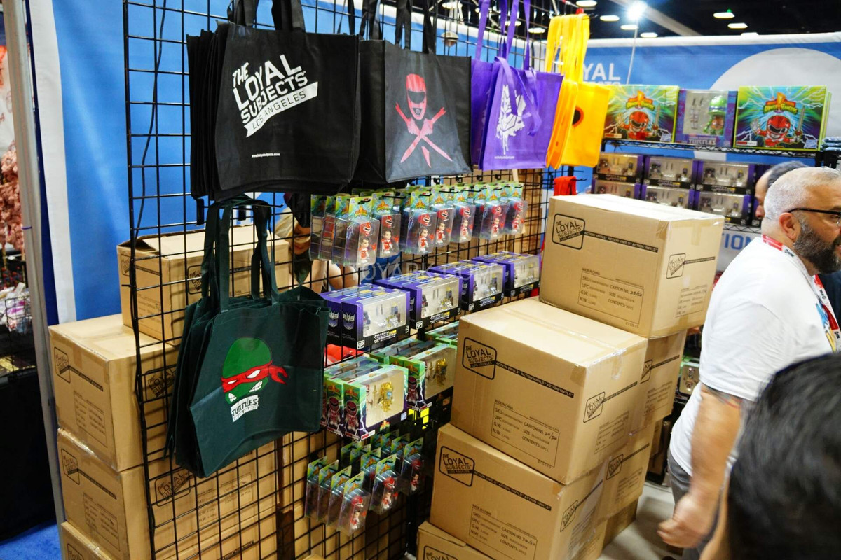 SDCC2015-The-Loyal-Subjects-018