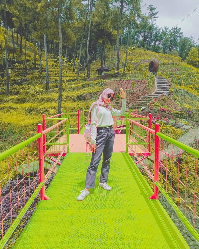 Salah satu spot foto Instagramable di Curug Song Kali Salak.