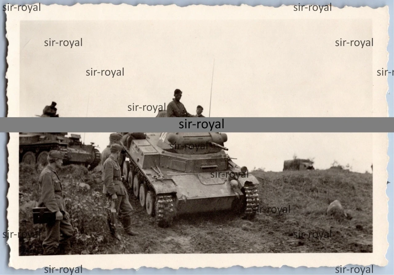 Wehrmacht Panzer 2 with Flying Vision Cloth 1941 on the way to Moscow WW2 Photo 9x6cm