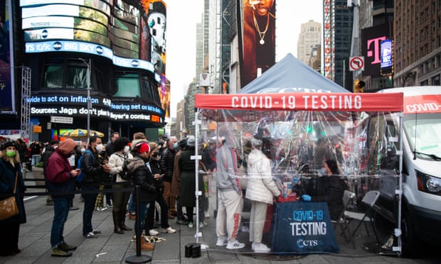 Nueva York reporta 22,000 nuevos casos de Covid, hospitales hacen frente al pico