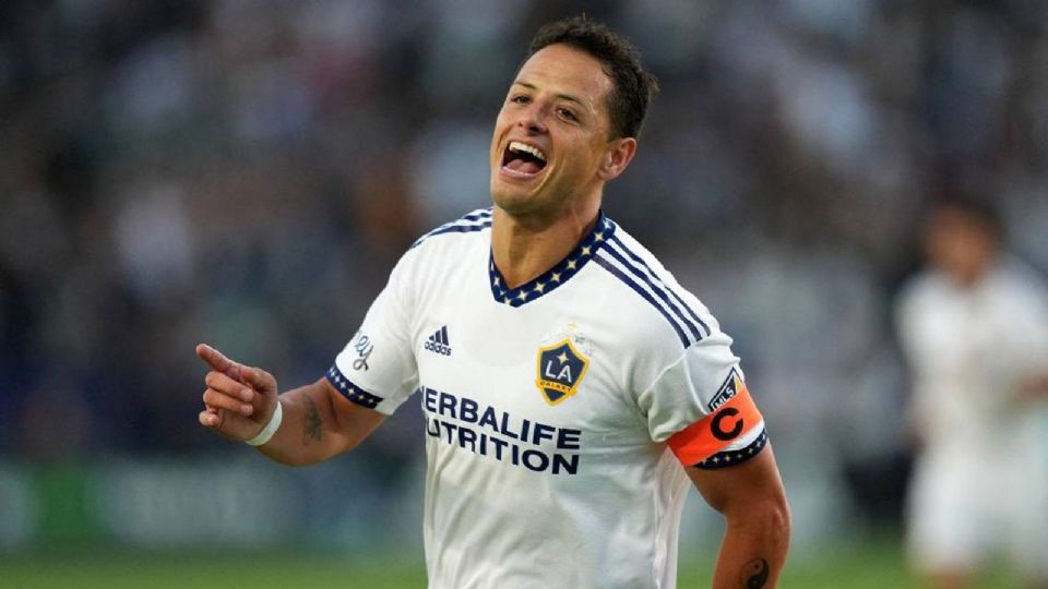 'Chicharito' llega a 200 goles en clubes, pero falla gol de forma terrible frente al arco