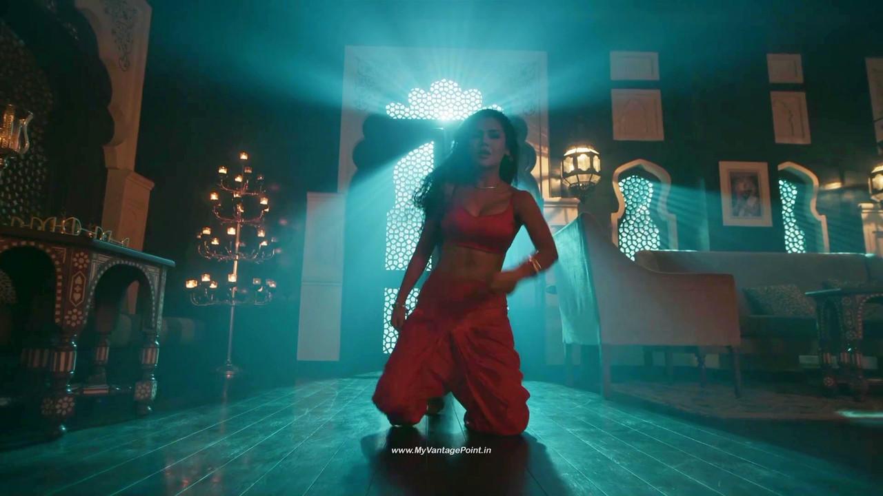 119Esha Gupta Hot in Aashram Web Series