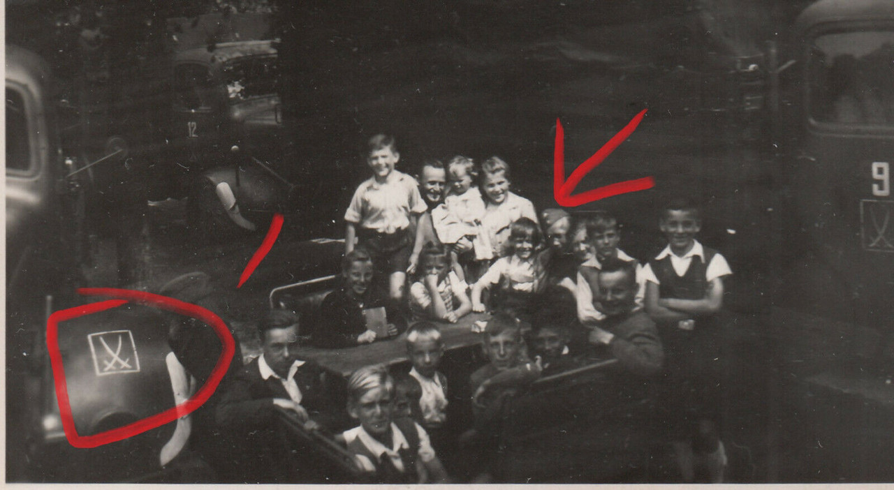 Foto LW Soldat Fallschirmjäger Mercedes Benz LKW Wappen Mailing Kennung