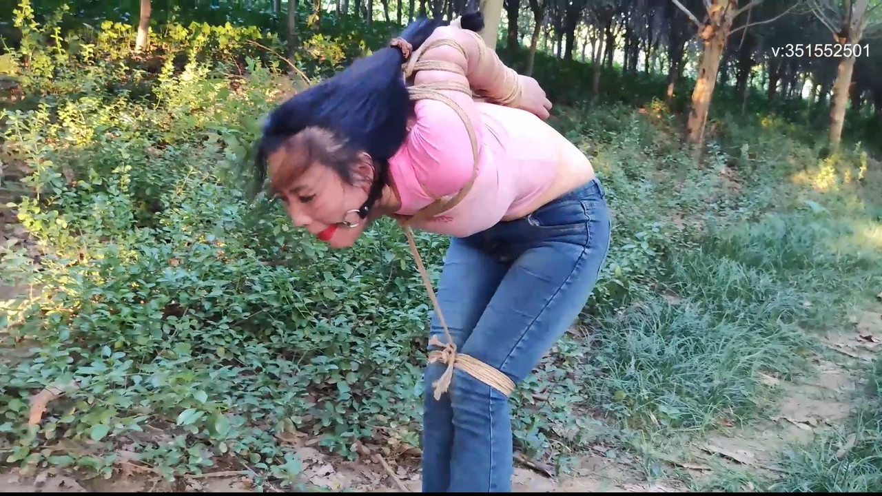 一绳所爱 野外抓捕紫涵.mp4_20240816_185712.139