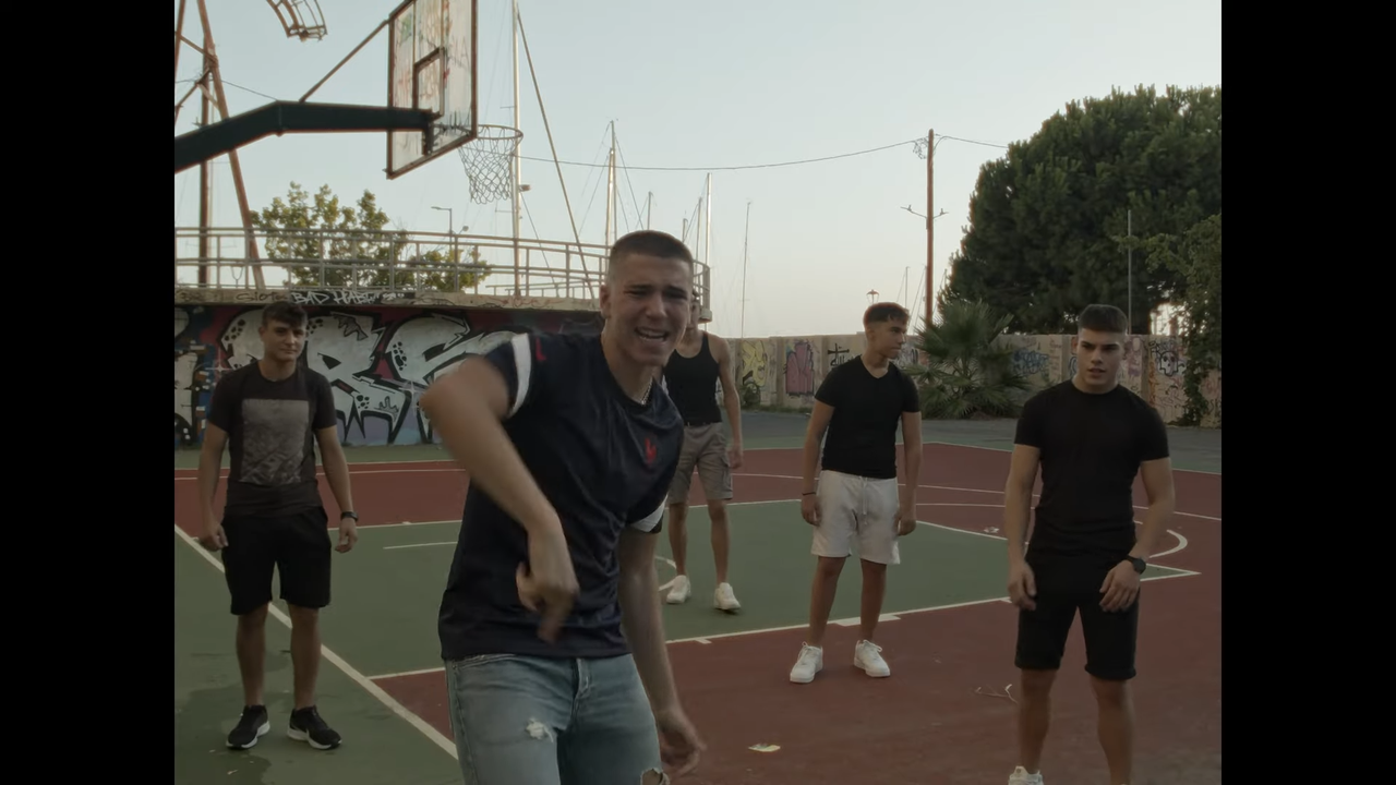 1131-Eisaggeleas-La-Familia-Official-Music-Video-00-00-29