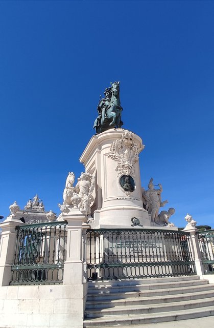 Escapada a Lisboa - Blogs de Portugal - Museo Jerónimos, Descubridores, Torre de Belem, iglesias y atardecederes (68)