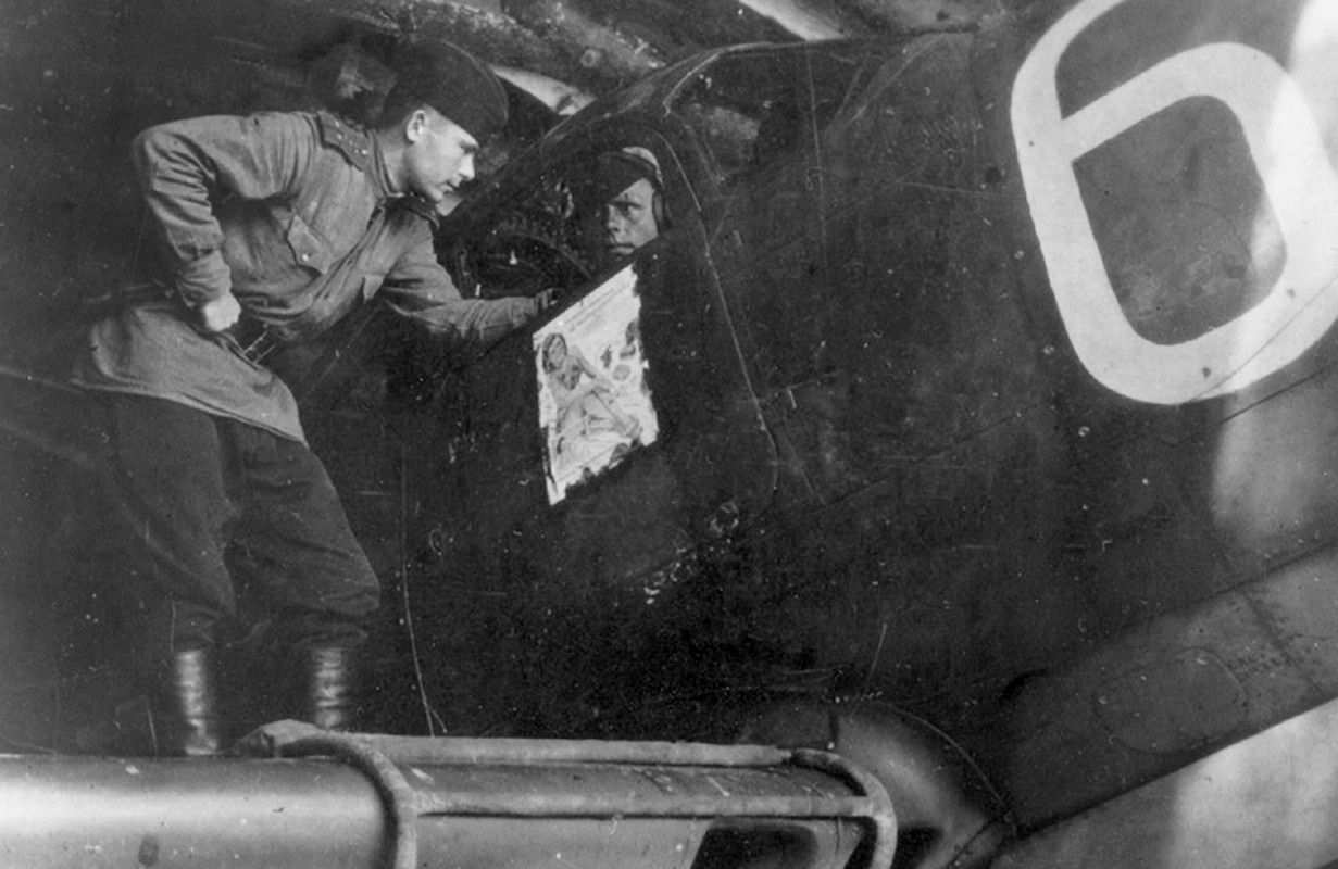 Bell-P-39-Airacobra-102GvIAP-7IAK-White-66-Levashovo-Russia-1943-01