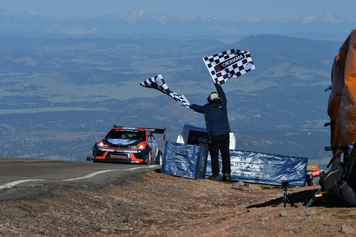 60195-HyundaiMotorsIONIQ5NSetsBenchmarkforCrossoverEVsatPikesPeakInternationalHillClimb