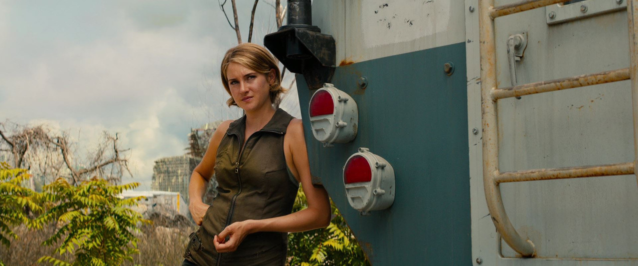 Fotos 05705 Allegiant.2016.1080p.BDRip.LATiNO.EN