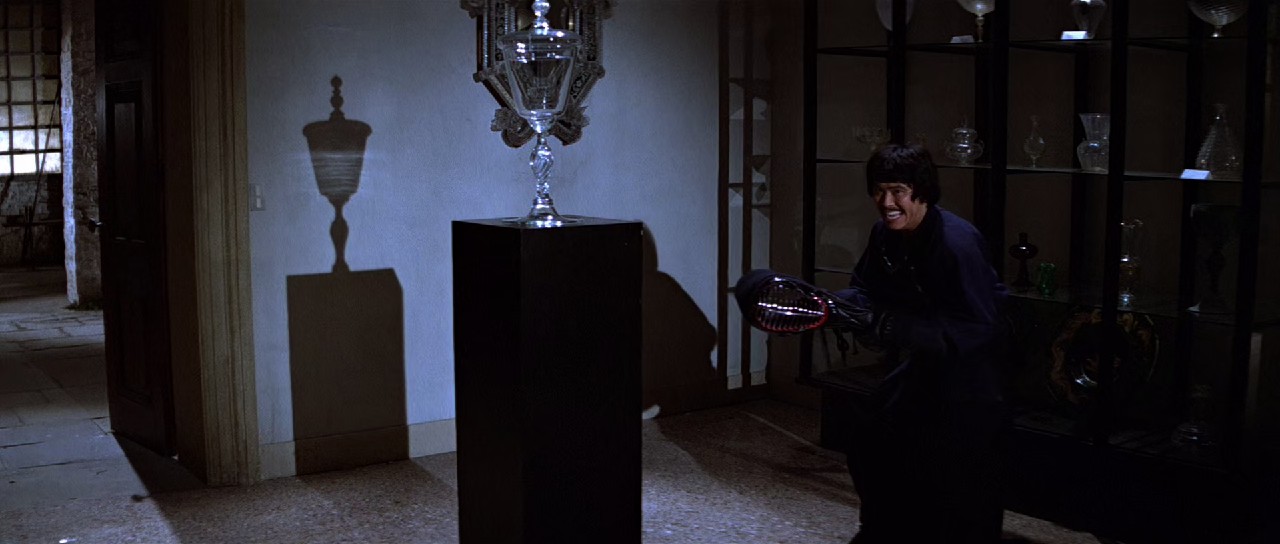 Moonraker-1979-Blu-Ray-Hindi-English-1080p-10bit-x265-HEVC-DDP-5-1-ESub-mkv-0002