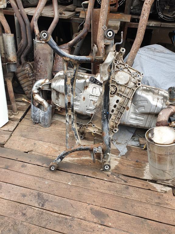 Подрамник передний