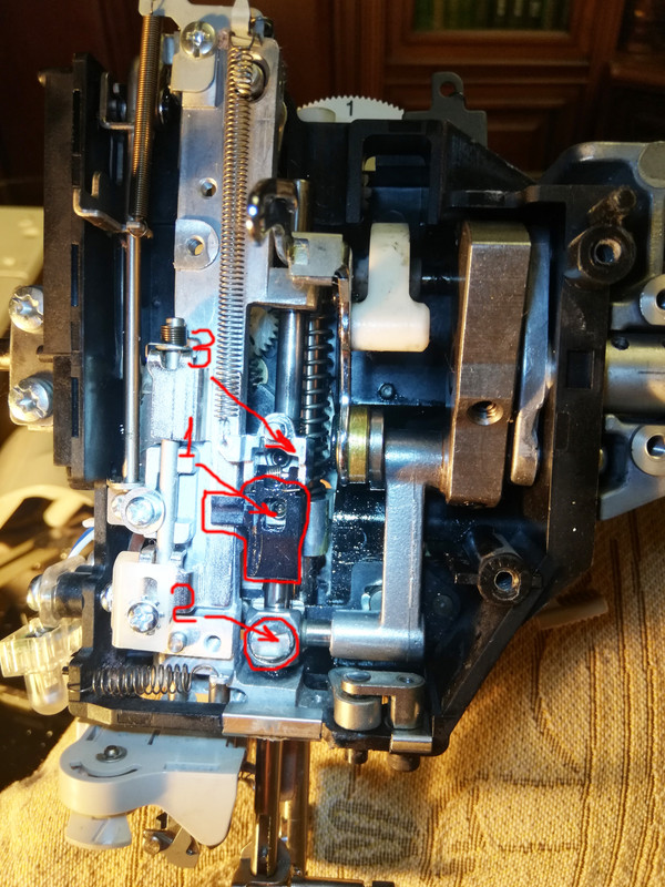 Шатун и стержень игловодителя