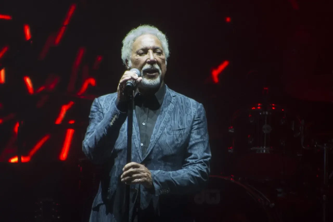 Tom Jones 1