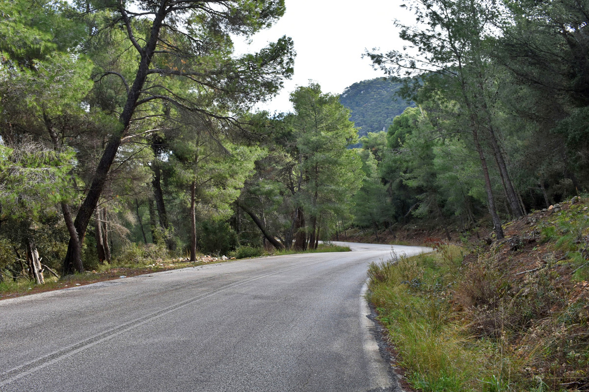 Δρόμος στα Γεράνεια όρη