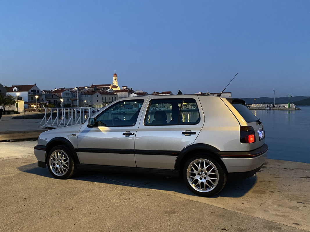 FD9E18B6-07EE-459D-BEB0-C31F5E329C01