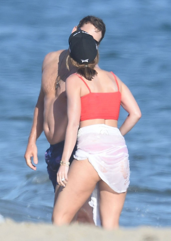 Katherine-Schwarzen(38)