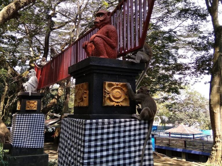 kera-maskot-taman-wisata-wendit-malang-Kumbarakarta-Kharisma-4-e1556528541706-768x576
