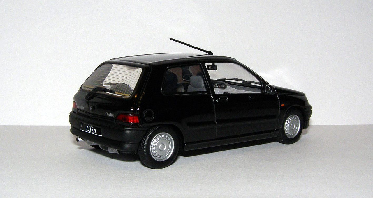 1991 Renault Clio RN (Universal Hobbies #2551) 2