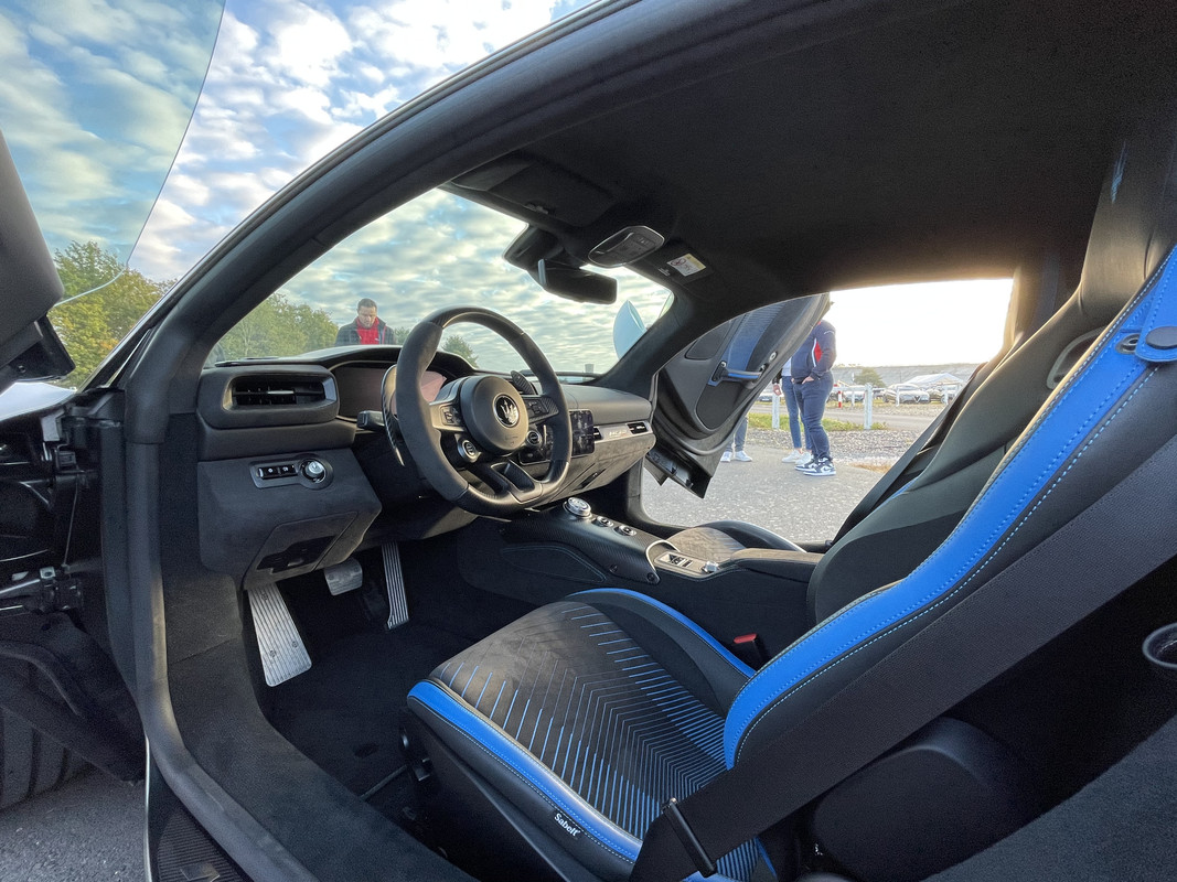 4F6EFE33-D8DF-49DE-9D58-5906D2888E8E