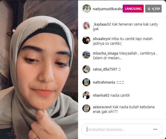Nadya Mustika melakukan siaran langsung dan menjawab teka-teki atas unggahan bernada galau miliknya