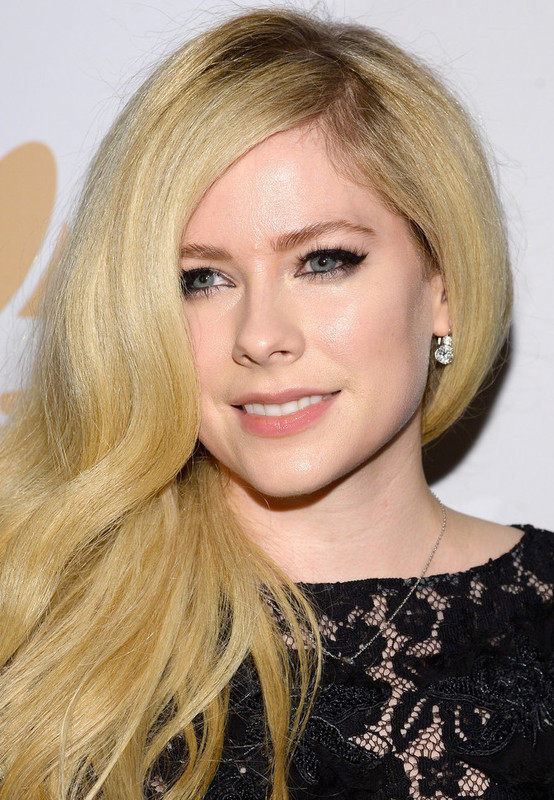 avril lavigne in answer #1428442