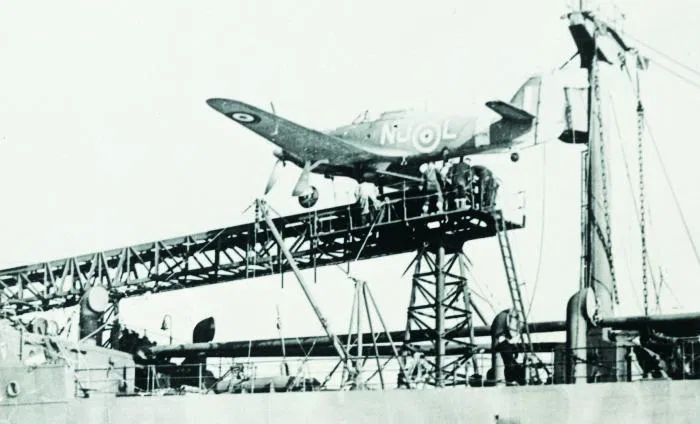 Sea Hurricane Mk I, V6756, NJ L, transportado a bordo del CAM Empire Tide a finales de 1941 Sea Hurricane Mk I, V6756, NJ L, transportado a bordo del CAM Empire Tide a finales de 1941