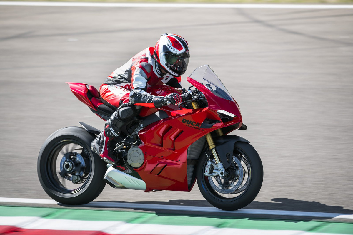 Супербайк Ducati Panigale V4 2022