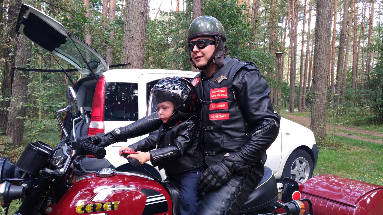 41309098_237625610430188_4508847699449085952_n