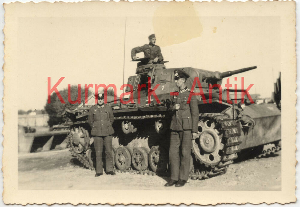 Foto Wehrmacht Frankreich Kaserne Besançon Beute Panzer Char Pan
