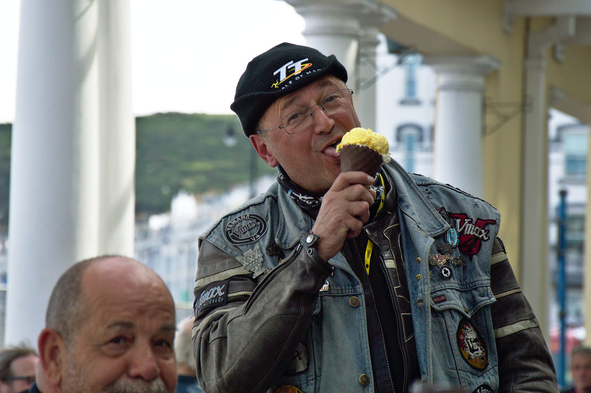 Vmax Tour 2019 au TT à l'île de Man R-DSD1068