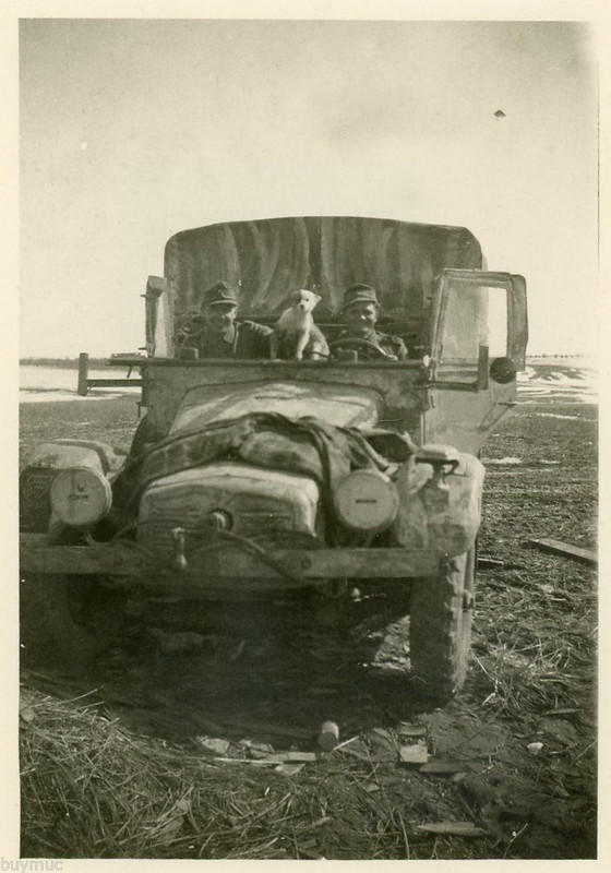 FOTO WK 2 BEUTE PANZER TECHNIK SOLDATEN GESCHÜTZ