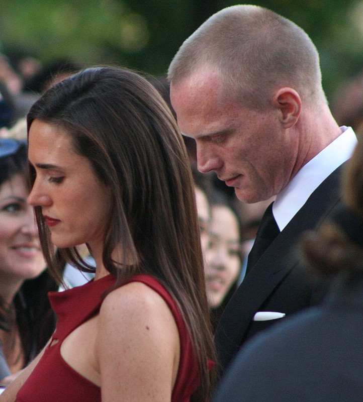 800px-Paul_Bettany-Jennifer_Connelly_TIFF09_(cropped)