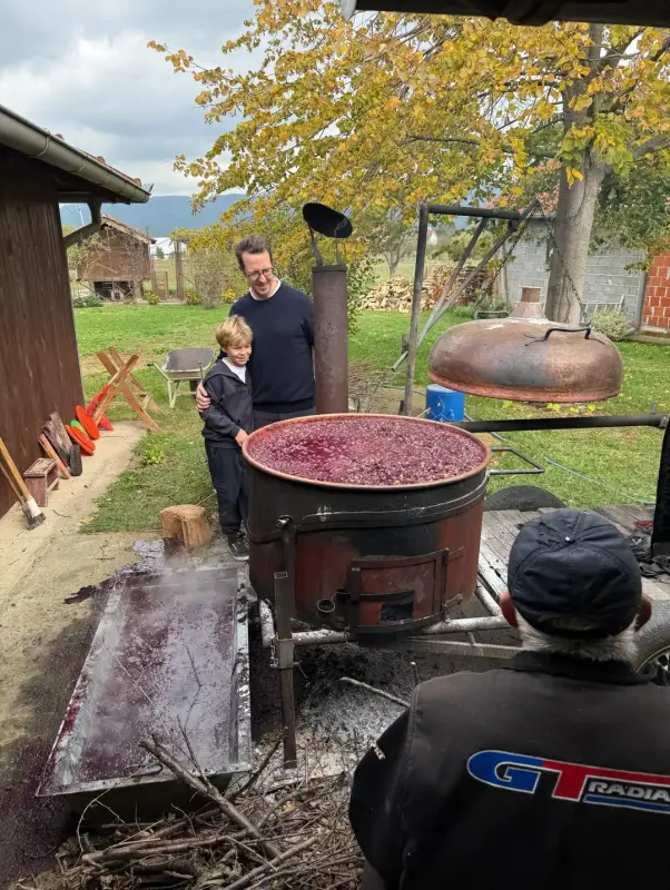 [Слика: Facebook-6065213989657923-image1.webp]