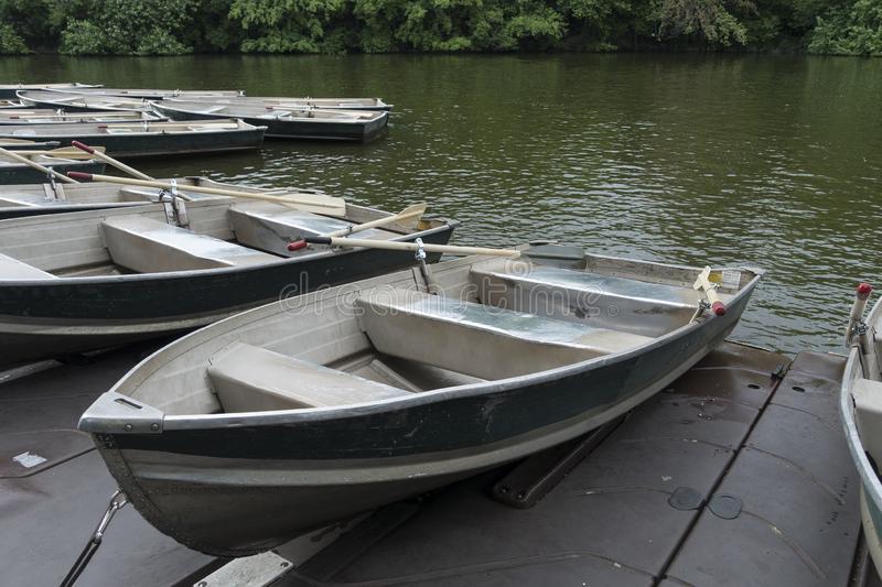 rowboats-rent-to-paddle-lake-aluminum-green-boat-rental-nyc-central-park-132795472.jpg