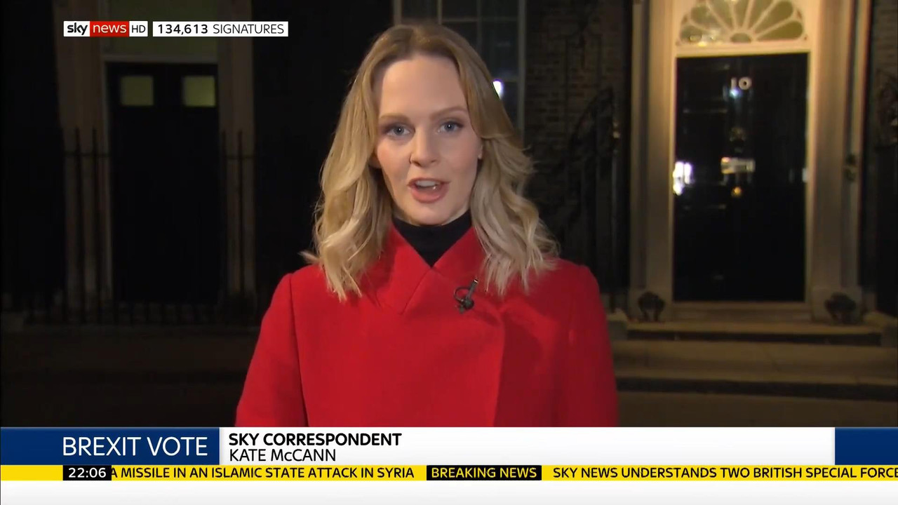 05 January - 22.00.00 - Sky News At 10. Anna Jones with the main