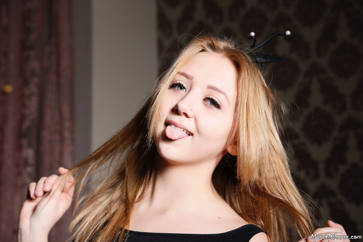 MarvelCharm_Violet-Peekaboo-094