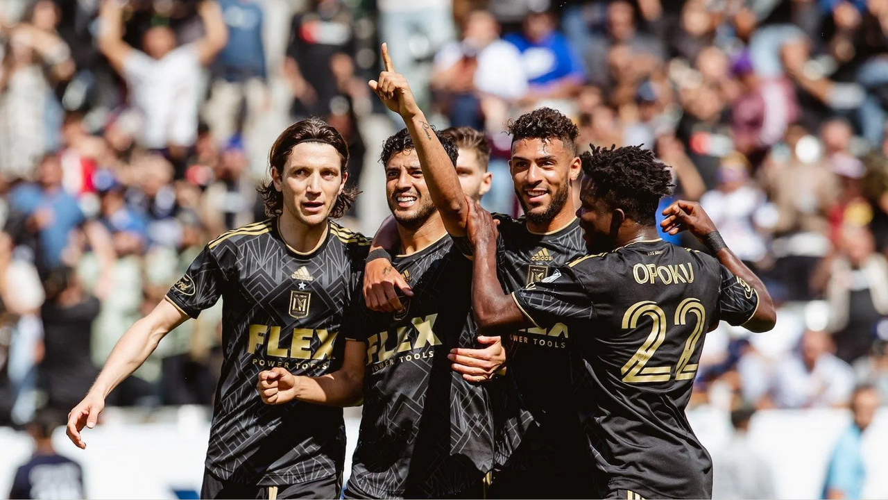 Carlos Vela hace doblete y se impone al LA Galaxy 3-2