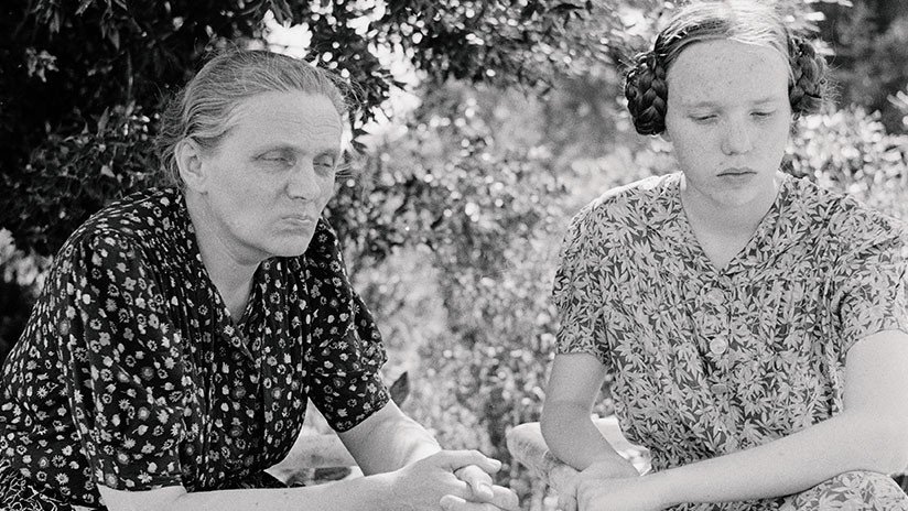 Margareta Himmler, viuda de Heinrich Himmler, y su hija Gudrun, el 23 de julio de 1945