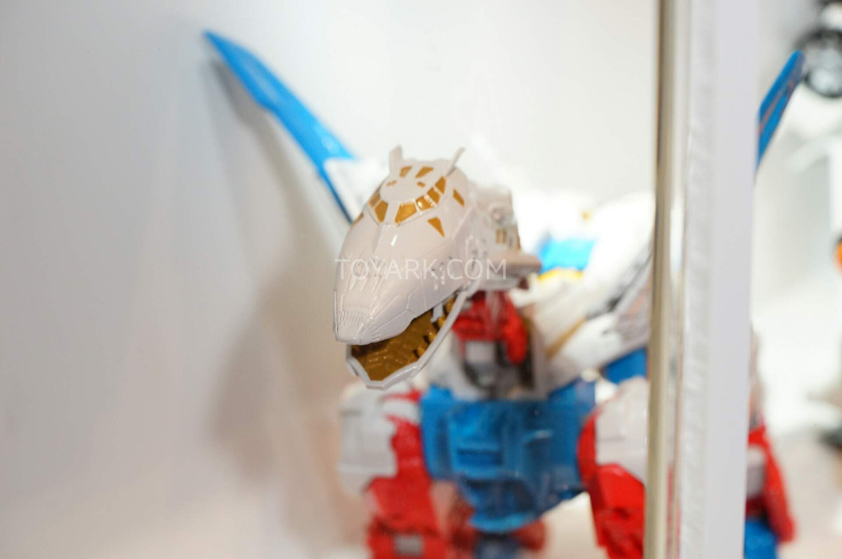 SDCC2015-Hasbro-Transformers-Combiner-Wars-016