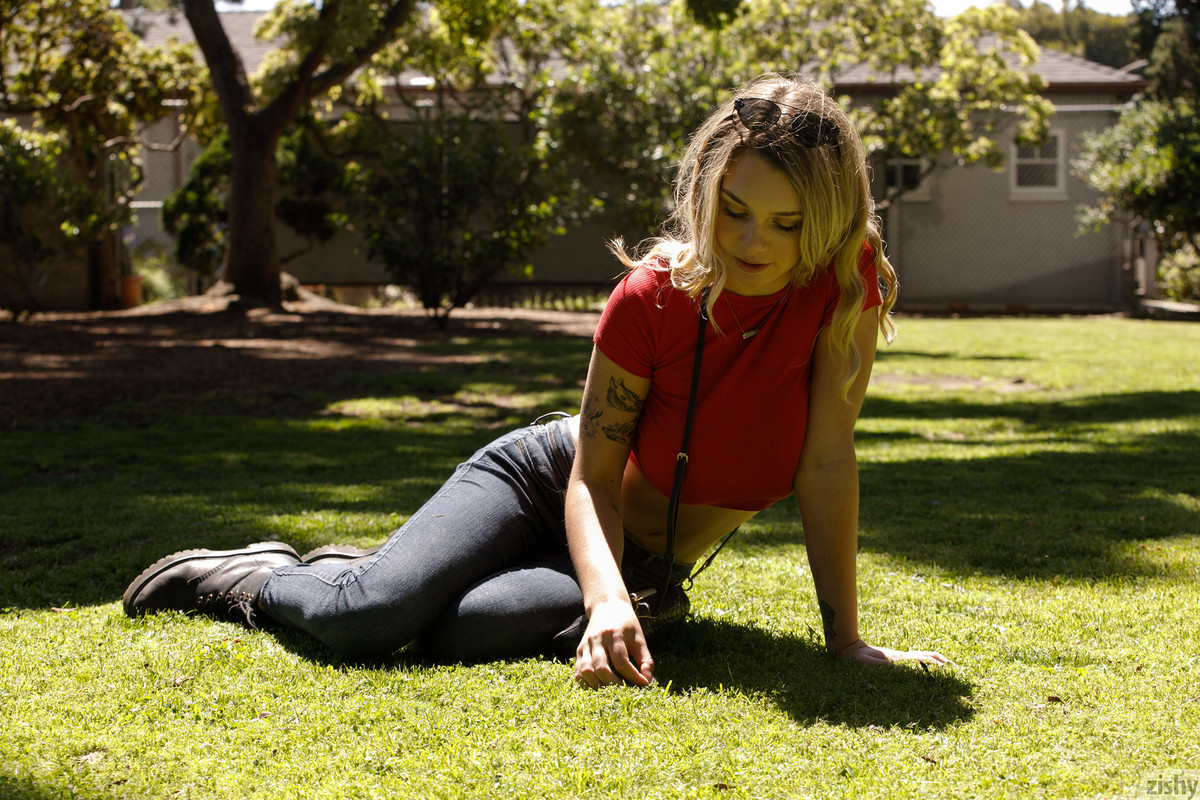 full_017_1828490913483806