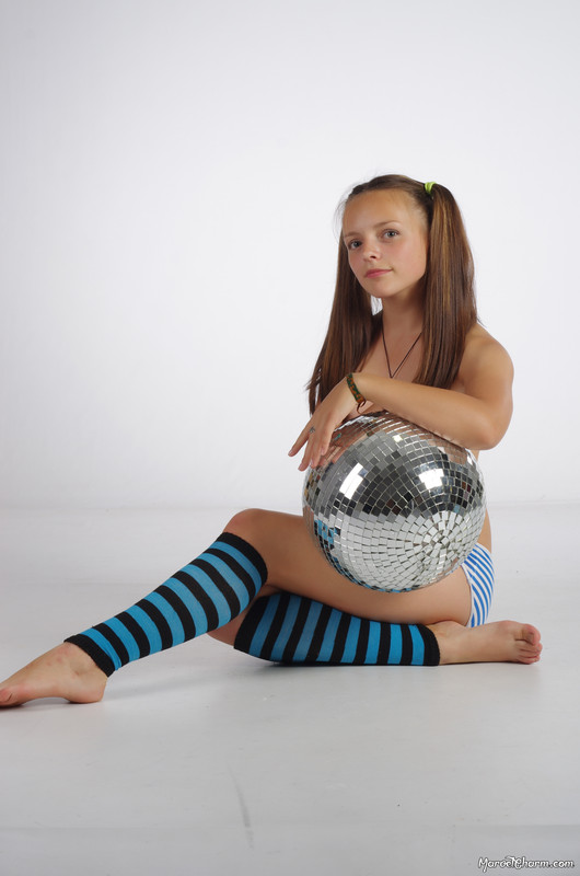 MarvelCharm_Nika-Disco-Ball-062