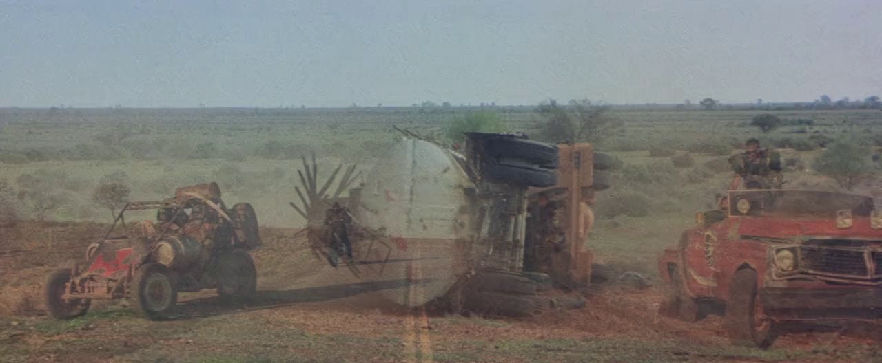 Mad-Max-2-The-Road-Warrior-1981-Hindi-English-Blu-Ray-720p-x264-AVC-AC3-2ch-ESub-mkv-0006