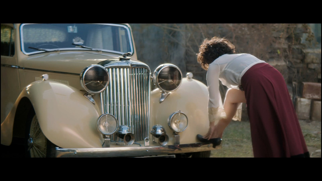 Swastika.Mukherjee_Detective.Byomkesh.Bakshy.00_00_56_09.Still007