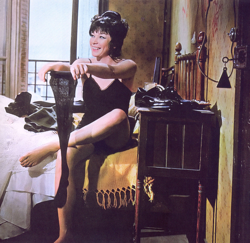 Shirley_MacLaine_b94