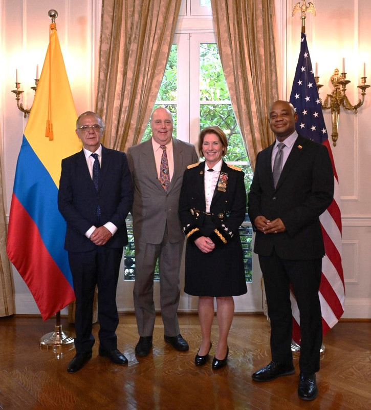 El ministro de Defensa colombiano se reúne con la general Laura Richardson en Estados Unidos