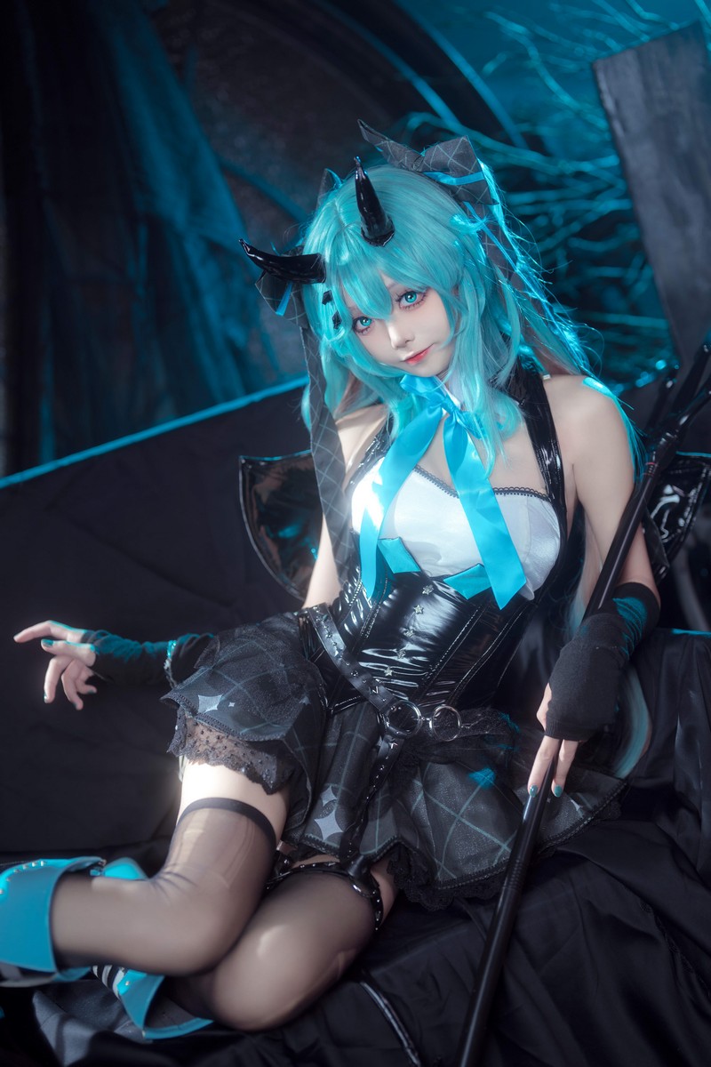 艾西Aiwest 初音未来小恶魔Cosplay写真图集 Miku恶魔主题高清图集 26P (157.7M)插图3