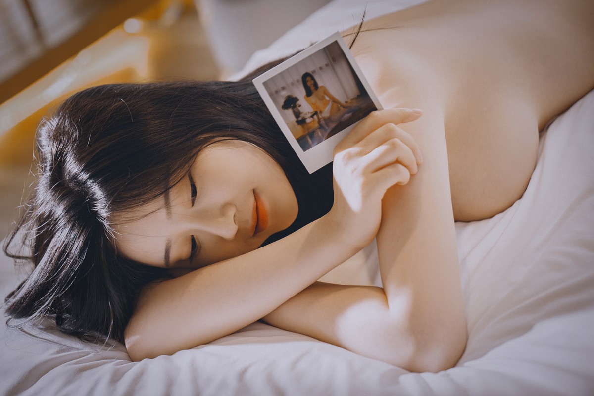 年年nnian 宝丽来风格少女写真 复古胶片感图集插图1