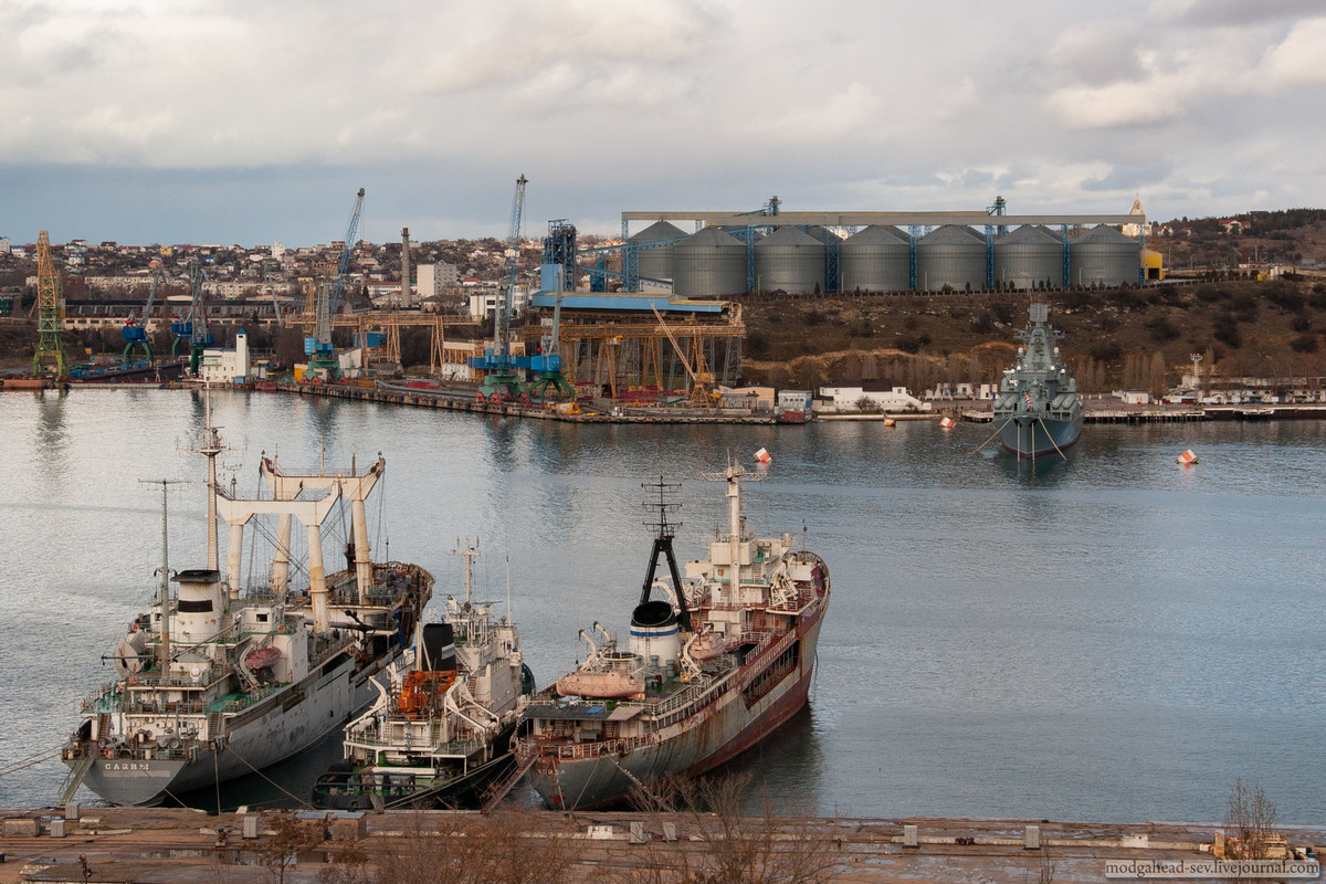 Ships-pier-9795