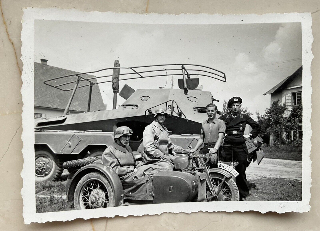 Photo Panzerspähwagen   Gespann Polenfeldzug Wehrmacht Panzerbarett 2.PD