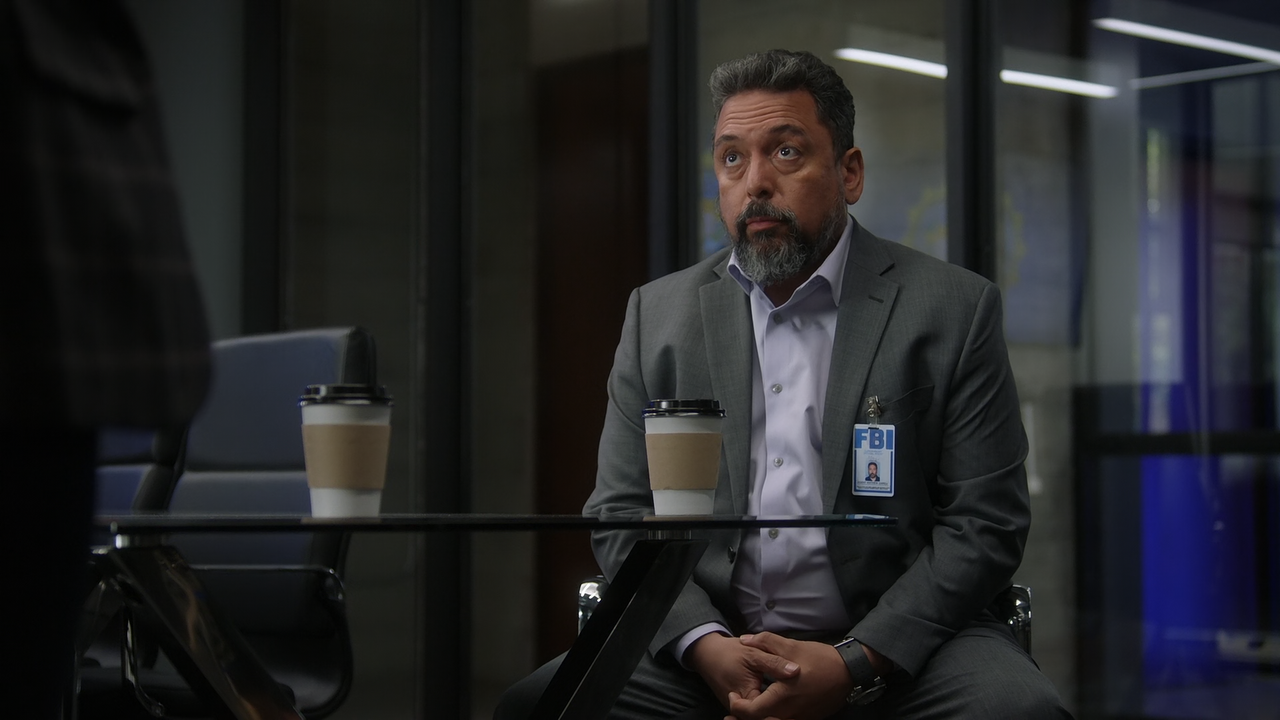 The.Rookie.S05E15.The.Con.1080p.10bit.AMZN.WEB-DL.DDP5.1.HEVC-Vyndros.mkv_snapshot_17.12_[2023.02.16